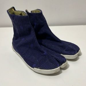 Sou Sou Deep blue and black jikatabi tabi split toe sneakers